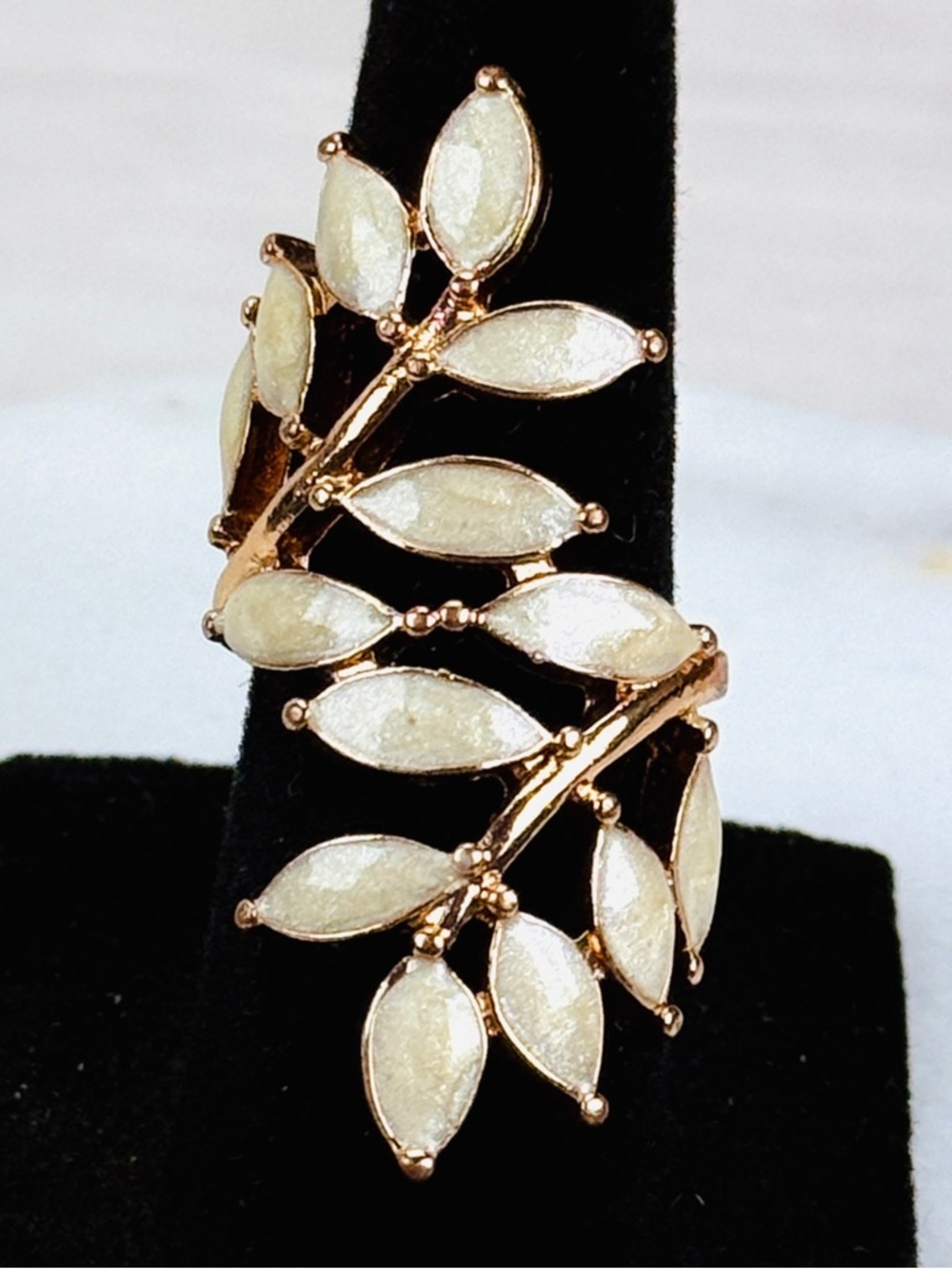 Beautiful, gold tone long leave costume statement, ring, size 5 1/4